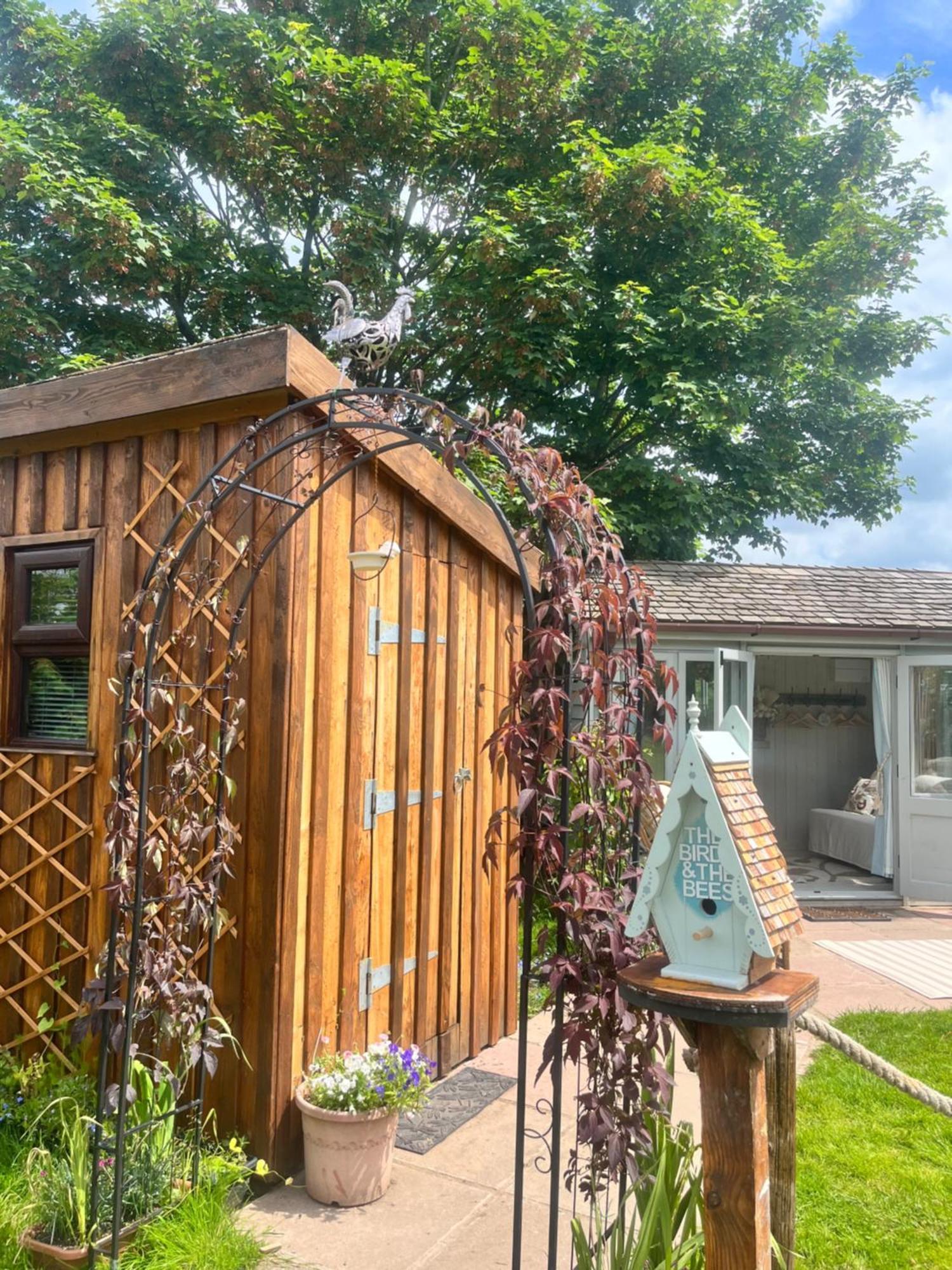 Birds And The Bees Summer House Endon المظهر الخارجي الصورة