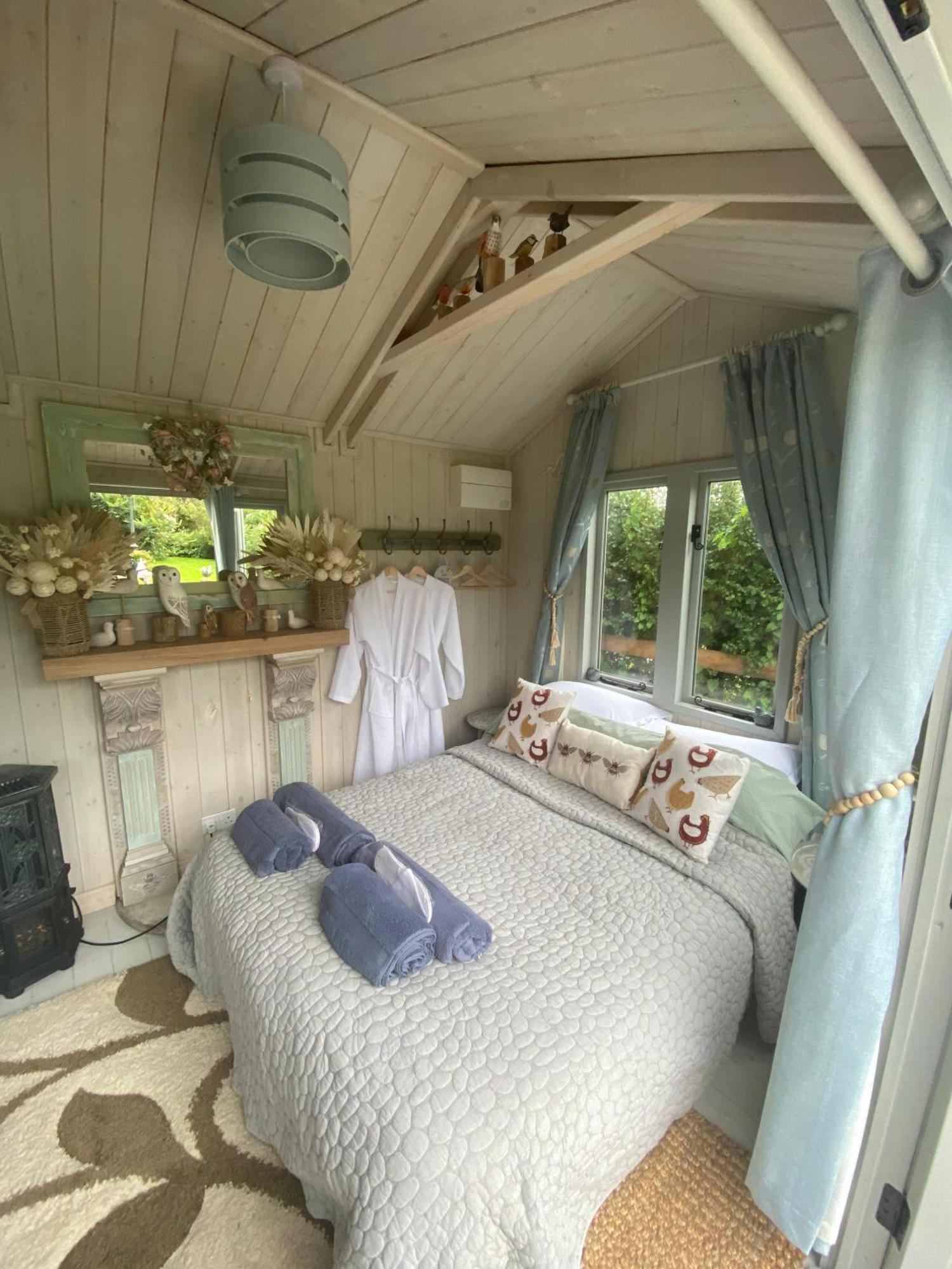 Birds And The Bees Summer House Endon المظهر الخارجي الصورة
